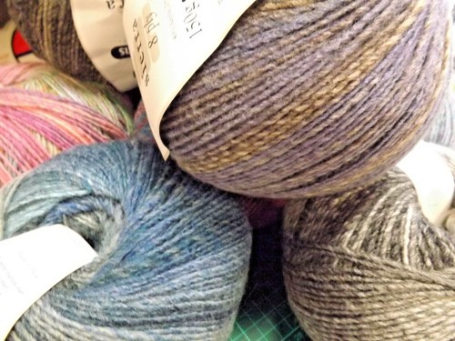 Patons Sierra 8 ply Yarn - Variety of Colours 150gm Ball Wool Blend - Picture 5 of 24