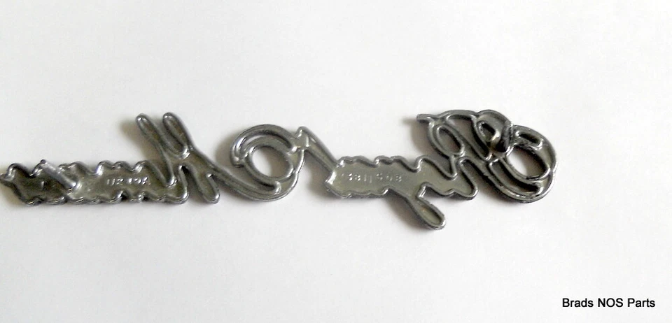 Nuevo de Lote Antiguo MoPar 1975 1976 1977 Dodge Royal Monaco Guardabarros HL PUERTA SCRIPT pn 3811508 Foto 2 de 2