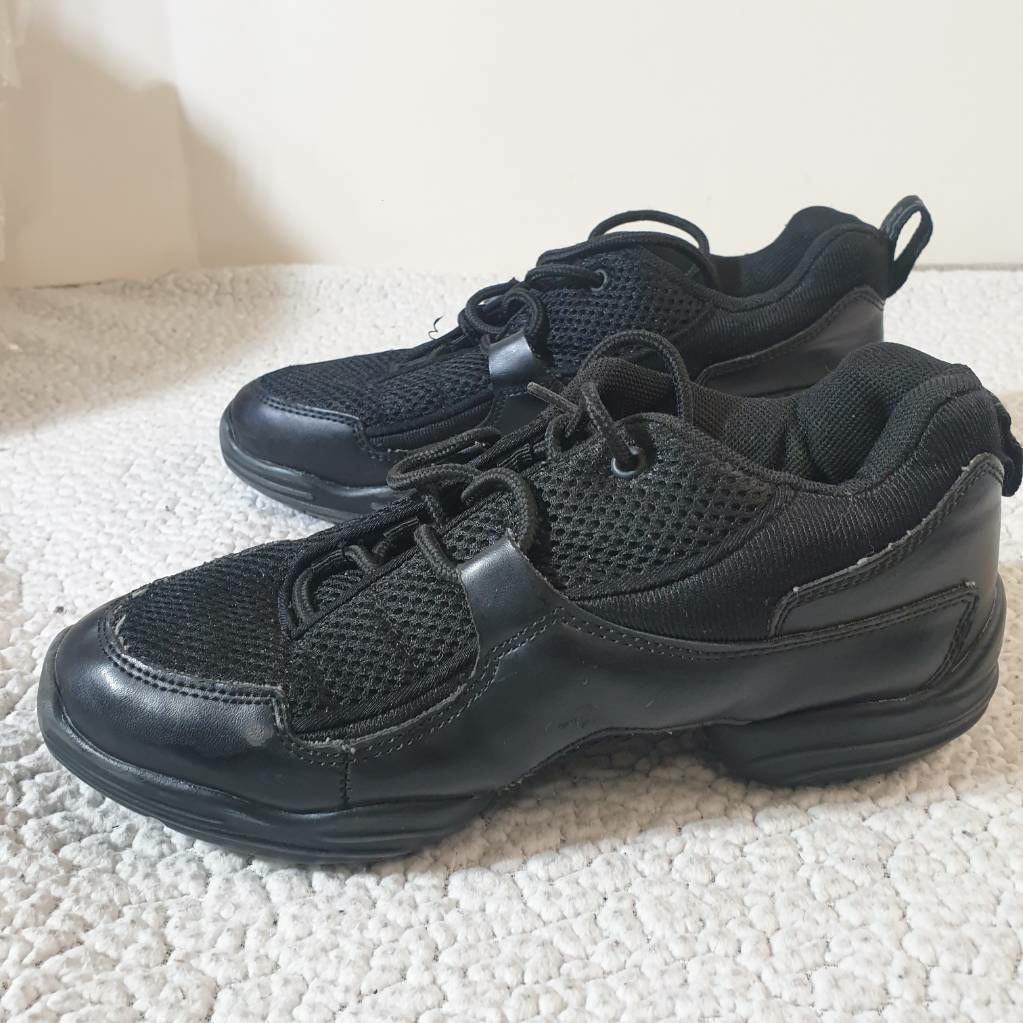 Capezio Womens Fierce Dansneaker Dance Shoes Black DS11 Low Top Mesh