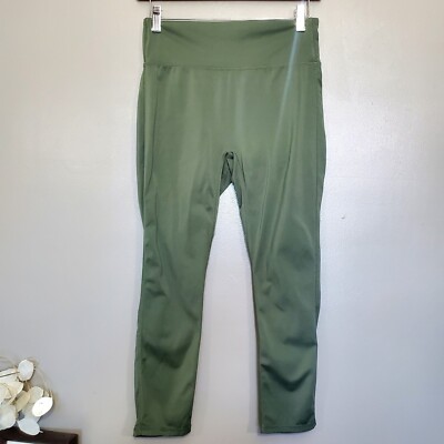 Fabletics Trinity Motion365 High Waisted Pocket Capri Leggings Size Medium  Green