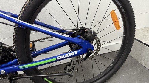 Giant XTC Jr 24 Bike (Like New) - Picture 3 of 7