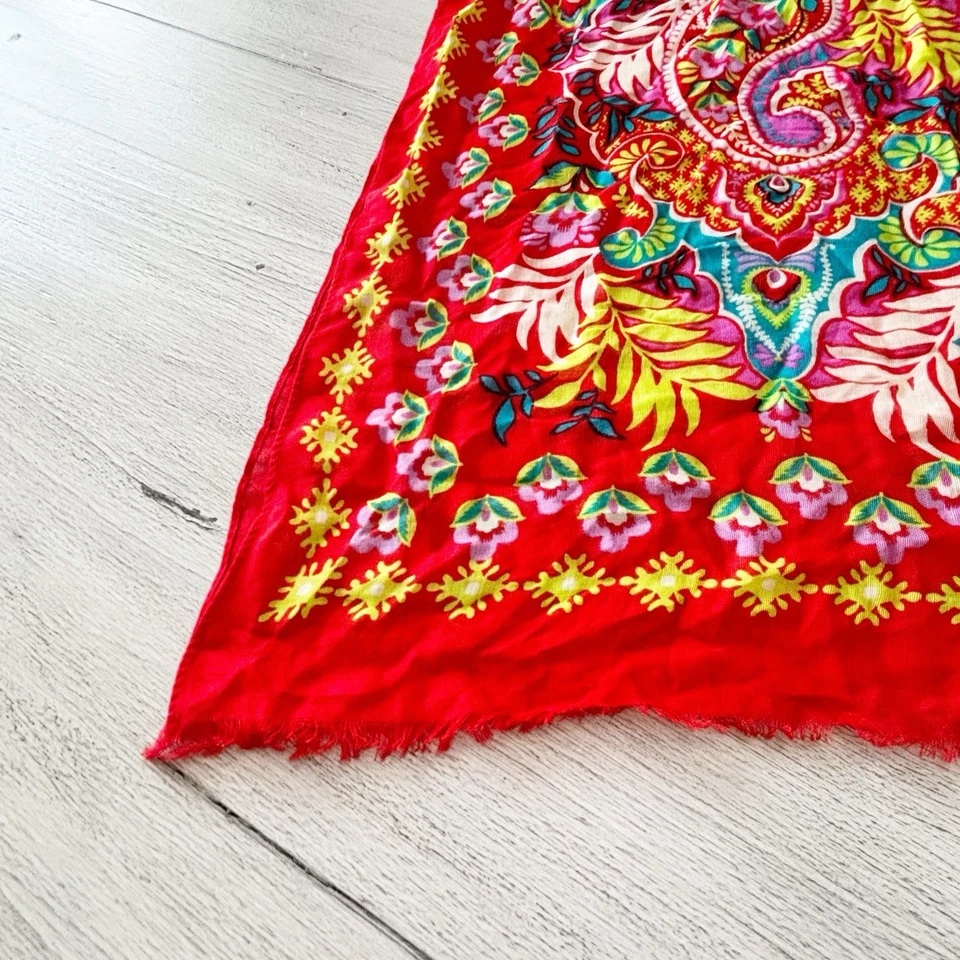 Женский многофункциональный шарф VERA BRADLEY с красным цветочным принтом с бахромой 26 дюймов x 74 дюйма - Изображение 3 из 4