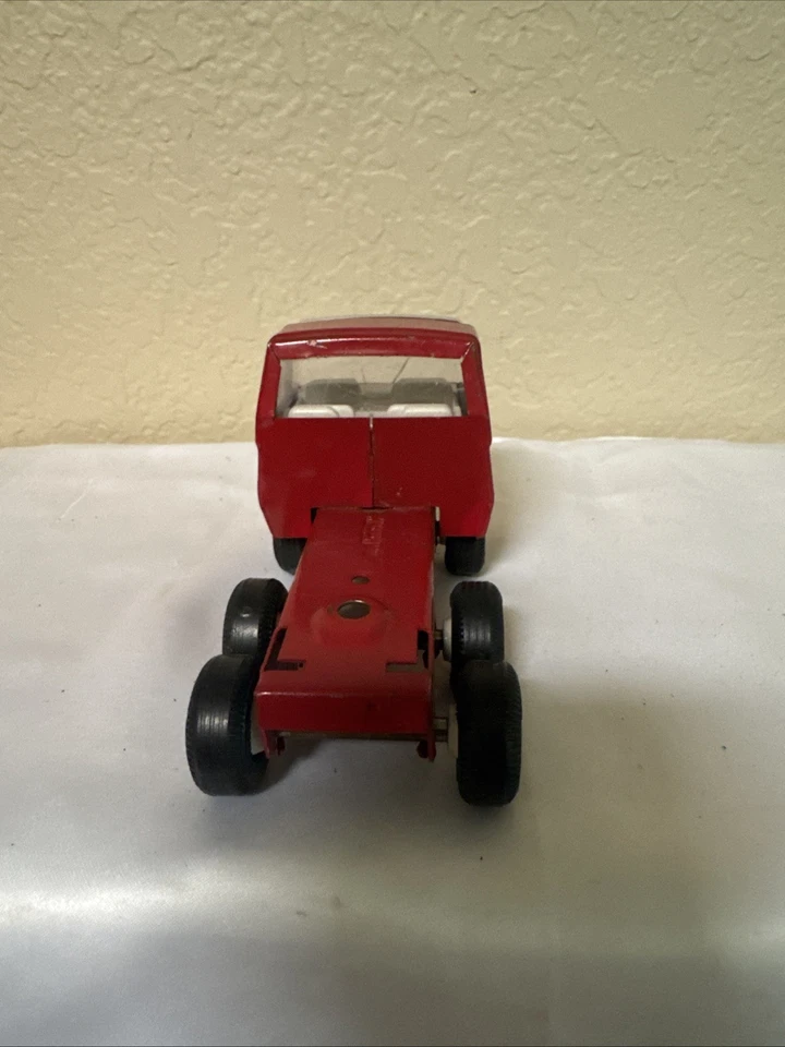 De colección - Tonka - Rojo Semi - Cabina de camión - Juguete de hojalata - 6 ruedas - 4 1/2" Foto 4 de 4
