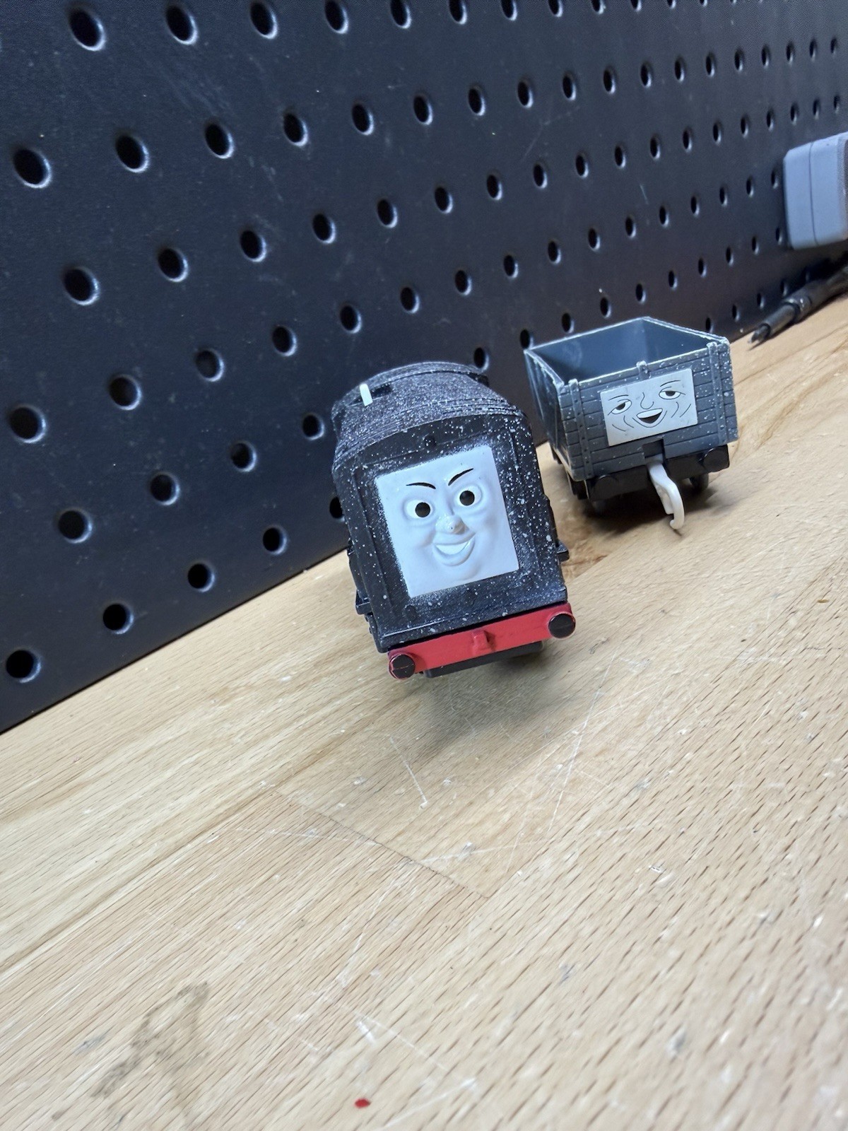 Trackmaster Diesel Motorized Thomas & Friends Train Snowy Snow Troublesome Truck thumbnail 2