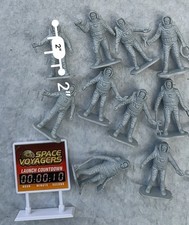 F1 Lot Of 18 Vintage Team Space Toy Astronaut Moon Landing Gray Plastic Figures