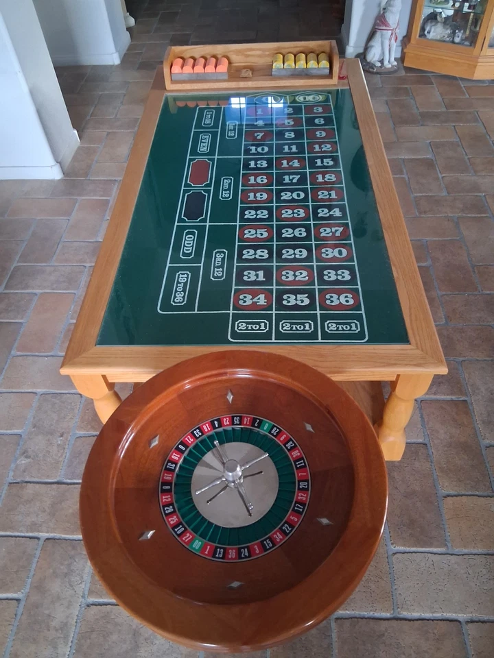 Mesa de centro temática de ruleta/rueda de ruleta 19 pulgadas de diámetro. & astillas de arcilla. Foto 2 de 4