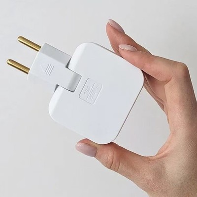 Flachsteckdosenadapter mit 3 Anschlüssen und 180 Grad Drehung für Wandmontage