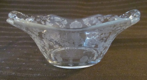 1940s ROSE POINT Cambridge Glass Small Candy BonBon Dish Bowl w/Tab Handles 6.75 - Picture 2 of 6