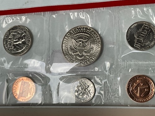 THE 1998 UNCIRCULATED COIN SET: THE UNITED STATES MINT W/TWO PLASTIC HOLDERS - Picture 5 of 19