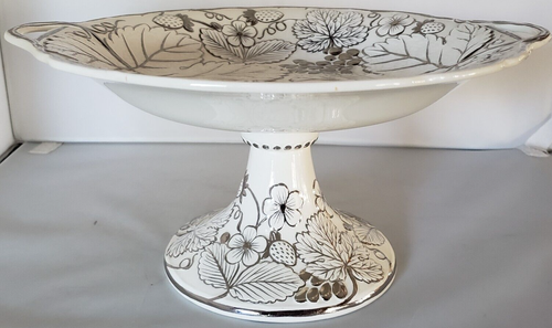 Wedgwood Majolica Compote Platinum Embossed Strawberries Grapes Leaves And Trim - 第 11/17 張圖片