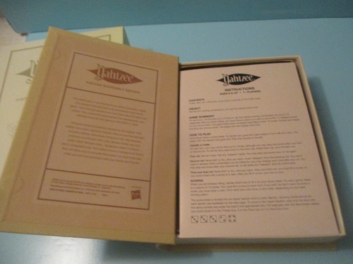 Yahtzee Vintage Bookshelf Edition Gioco da Tavolo 2017, Gioco da Tavolo Completo - Foto 6 di 9