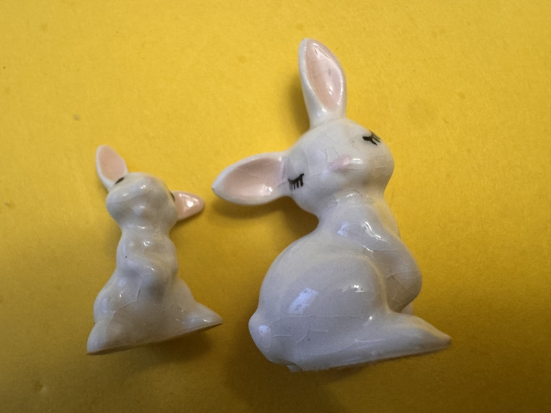 2 Vtg Hagen Renaker Mini Ceramic Flirty White Bunny Rabbits Mini Figurines