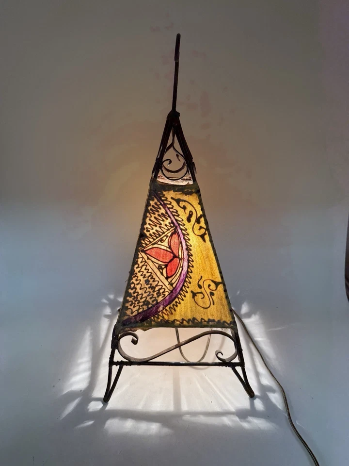 Lámpara de mesa/henna marroquí de piel de cabra/henna hecha a mano de colección hierro forjado multicolor Foto 3 de 4