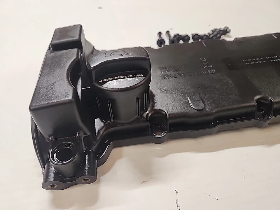 Cubierta de válvula de culata Volkswagen 93-99 Golf Jetta Corrado Passat 021103475M Foto 3 de 4