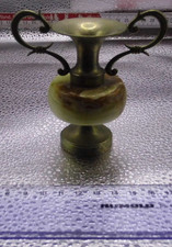 Mały wazon ozdobny z mosiądzu i onyksu