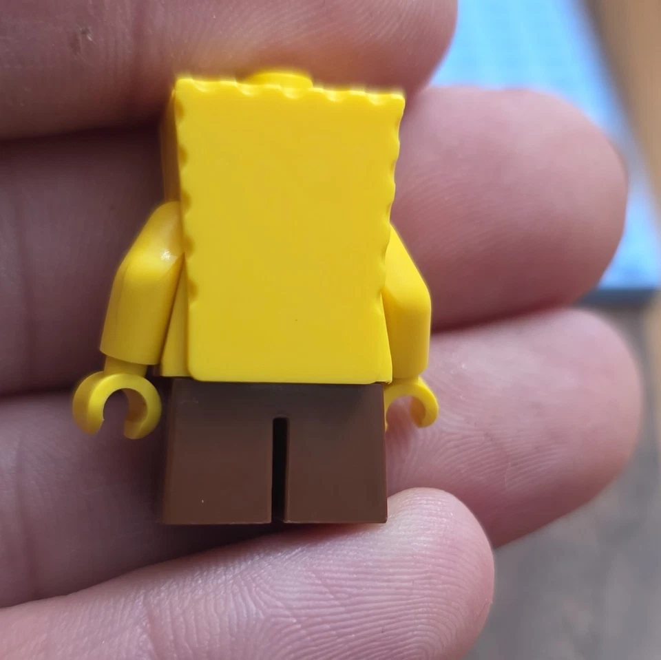 Lego SpongeBob Minifigure Grin with Bottom Teeth Spongebob SQUAREPANTS RARE! - Image 2 of 4
