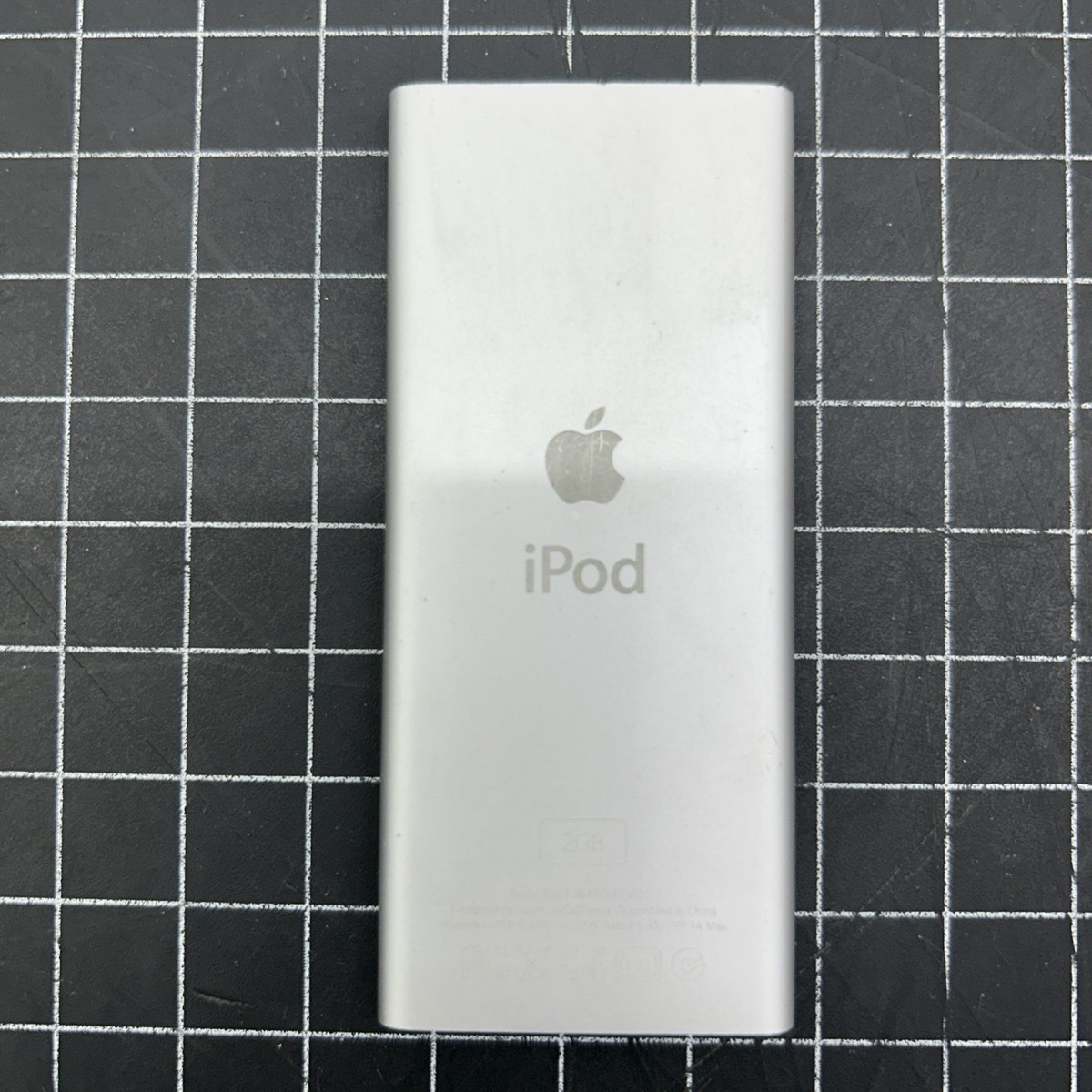 iPod nano 2GB シルバー プジョー特別版 ほぼ新品 レア iPod nano 2GB