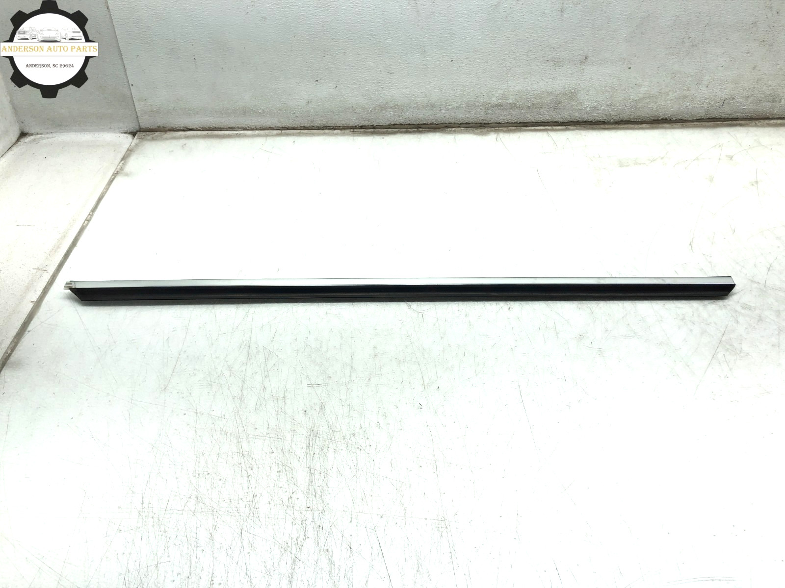 2008-2012 MASERATI GRANTURISMO M145 RIGHT PASS SIDE DOOR WINDOW BELT MOLDING OEM