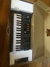Arturia MiniFreak 37-Keys Keyboard Synthesizer - 571001 Black 