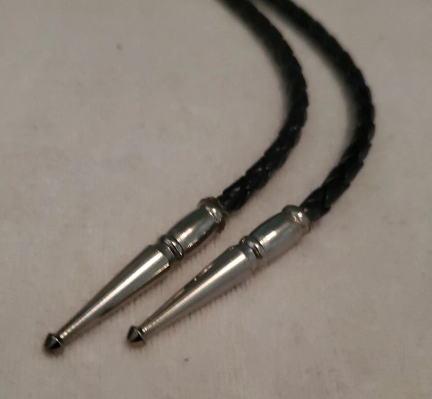 Corbata Bolo negra con puntas de metal y piedra natural marrón y azul claro Foto 2 de 4