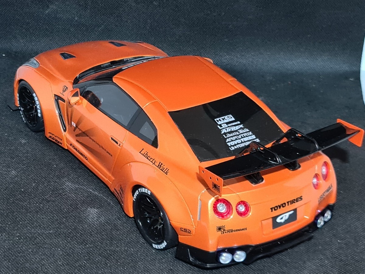 Nissan GT-R R35 LB Liberty Walk 1/18 GT Spirit GT742 (No Autoart