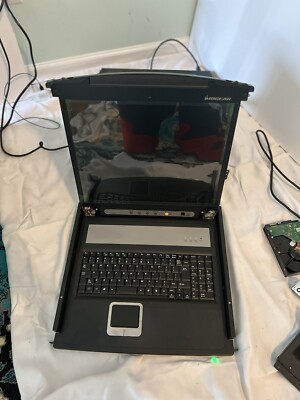 IOGEAR GCL-1800 17'' LCD CONSOLE RACKMOUNT WITH KEYBOARD and sliding rack
