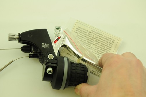 SHIMANO C101 21 SPEED 7 x 3 REVO GRIP TYPE SHIFTER BRAKE LEVERS WITH CI DISPLAY - Picture 4 of 5