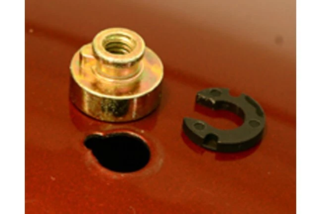 Kit de tuercas de guardabarros cromadas Mustang 78084 Foto 2 de 2