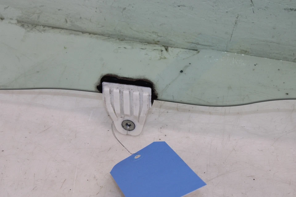 Стекло для левой двери купе Nissan 350Z 2003-2008 годов выпуска от оригинального производителя JM20 - Изображение 3 из 4