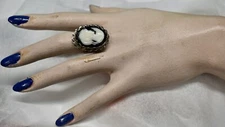 VINTAGE PLASTIC RESIN FAUX CAMEO RING SILVERTONE COSTUME JEWELRY ADJUSTABLE