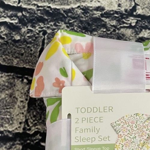 Family Sleep Kid's Girl's 18 Months Floral 2-Pc Short Sleeve Top & Pant PJ Set - Picture 4 of 12