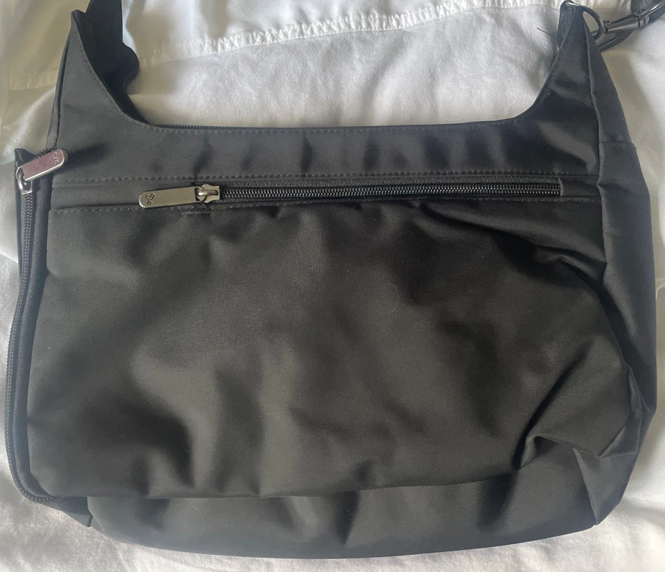 Черная противоугонная сумка Travelon с карманом для бутылки с водой (9,5 дюйма x 14 дюймов) - Изображение 3 из 4