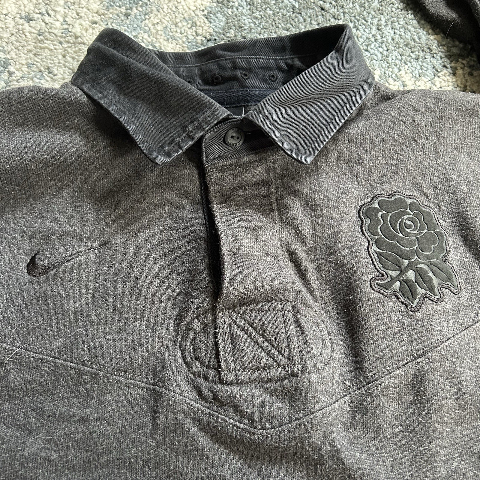 2012 ENGLAND RUGBY UNiON ALL BLACK ROSE L/S RUGBY TOP ANTHRACiTE TRiPLE BLACK