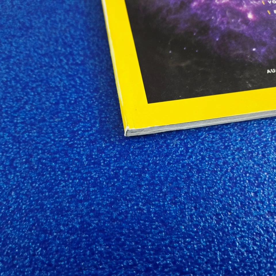 MAGNIFICENT FACTS ABOUT OUTER SPACE AUGUST 2017 NATIONAL GEOGRAPHIC MAGAZINE - Image 3 of 4