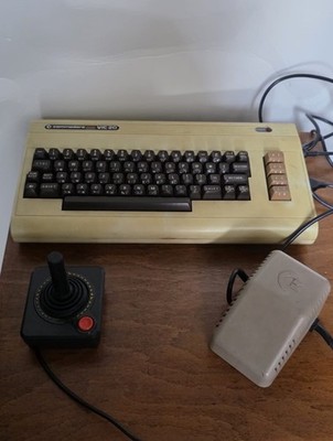 VINTAGE COMMODORE VIC-20 COMPUTER TASTATUR - (FÜR TEILE) UNGETESTET