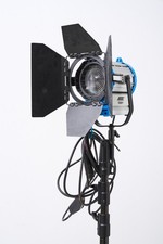 ARRI 1000 Plus Fresnel 1000W Filmleuchte + Barndoors | Filmlicht