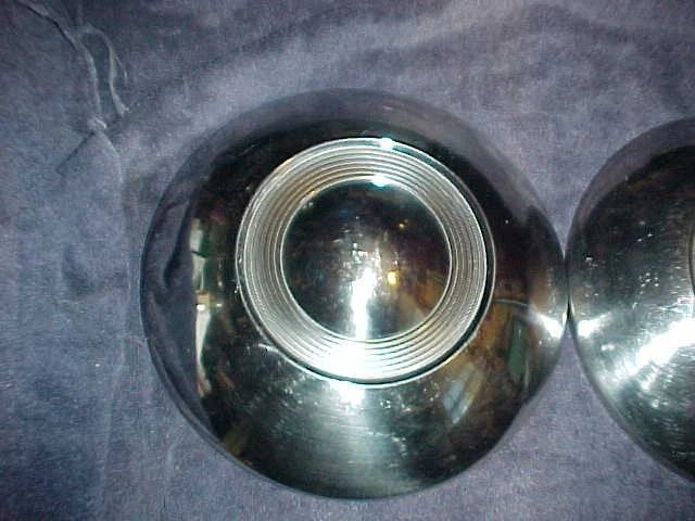 Dodge (2) 1956-58 D100 D200 Camión 10" Plato para perros Tapacubos Tapas de tugurios BONITO ESTADO. Foto 2 de 4