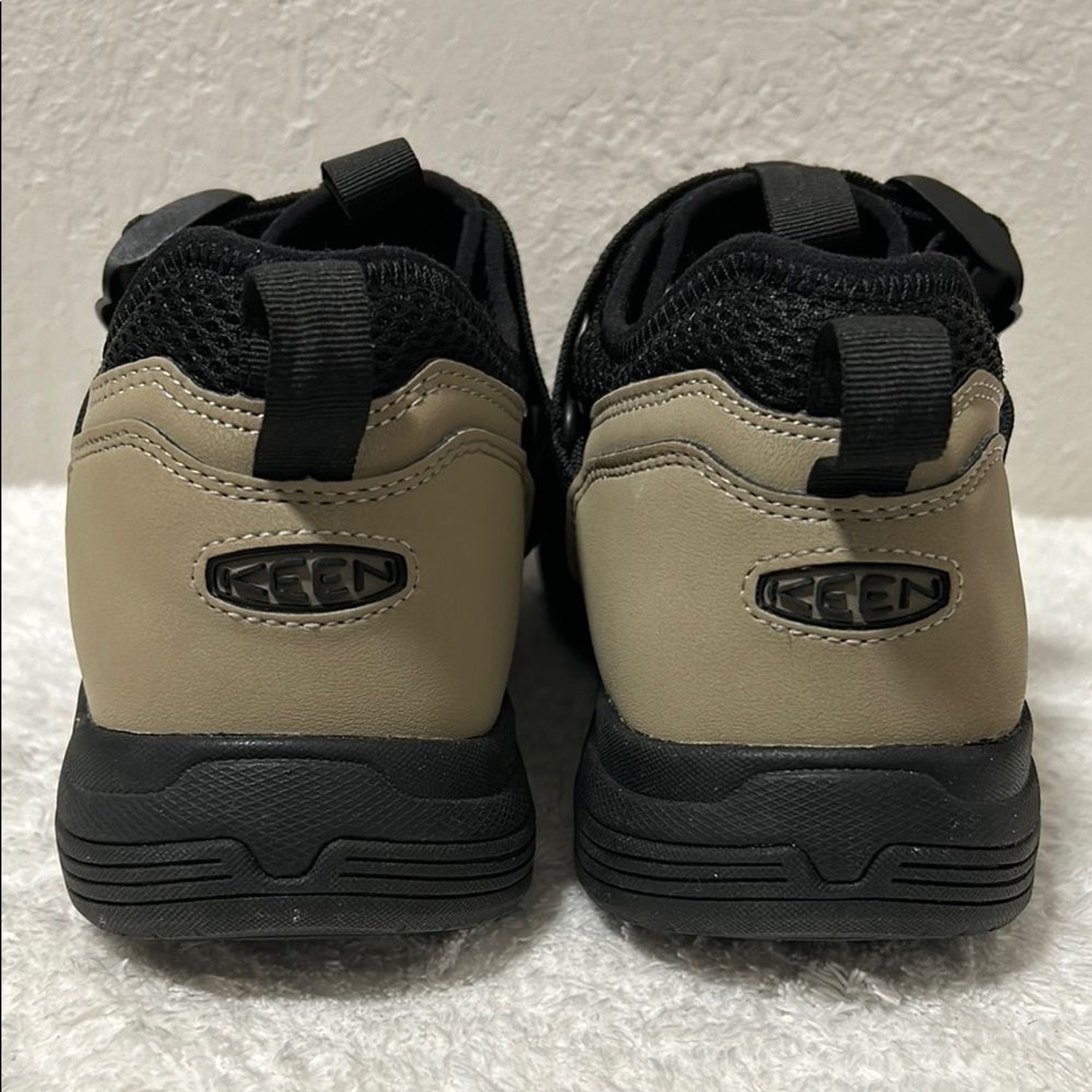 Sandali da trail Keen da uomo taglia 10 Zerraport punta chiusa in Timberwolf nero