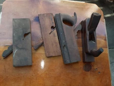 4 antique wood planes