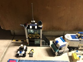 Lego City 7743 Police Command Center 95% Complete