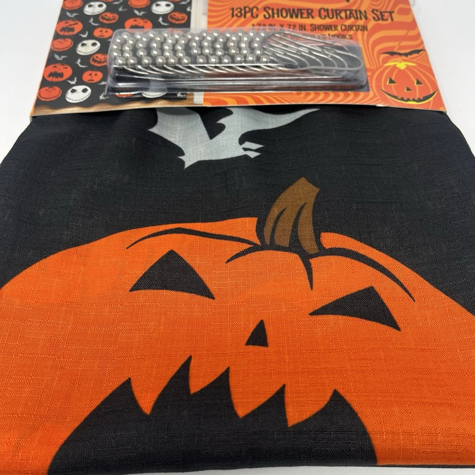 Juego de ganchos de 13 piezas de cortina Disney Pesadilla antes de Navidad 72”x72” Halloween Foto 3 de 4