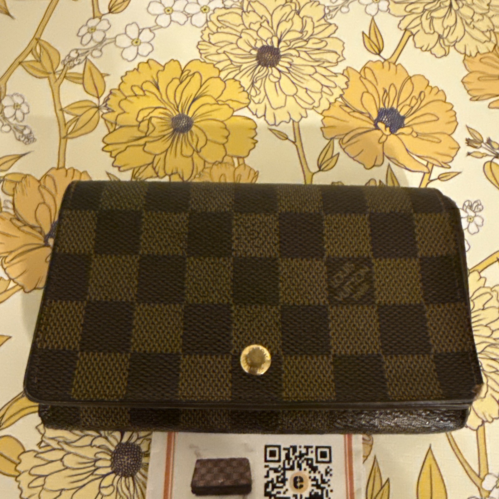 Louis Vuitton Monogram Authentic Damier Ebene Com… - image 1