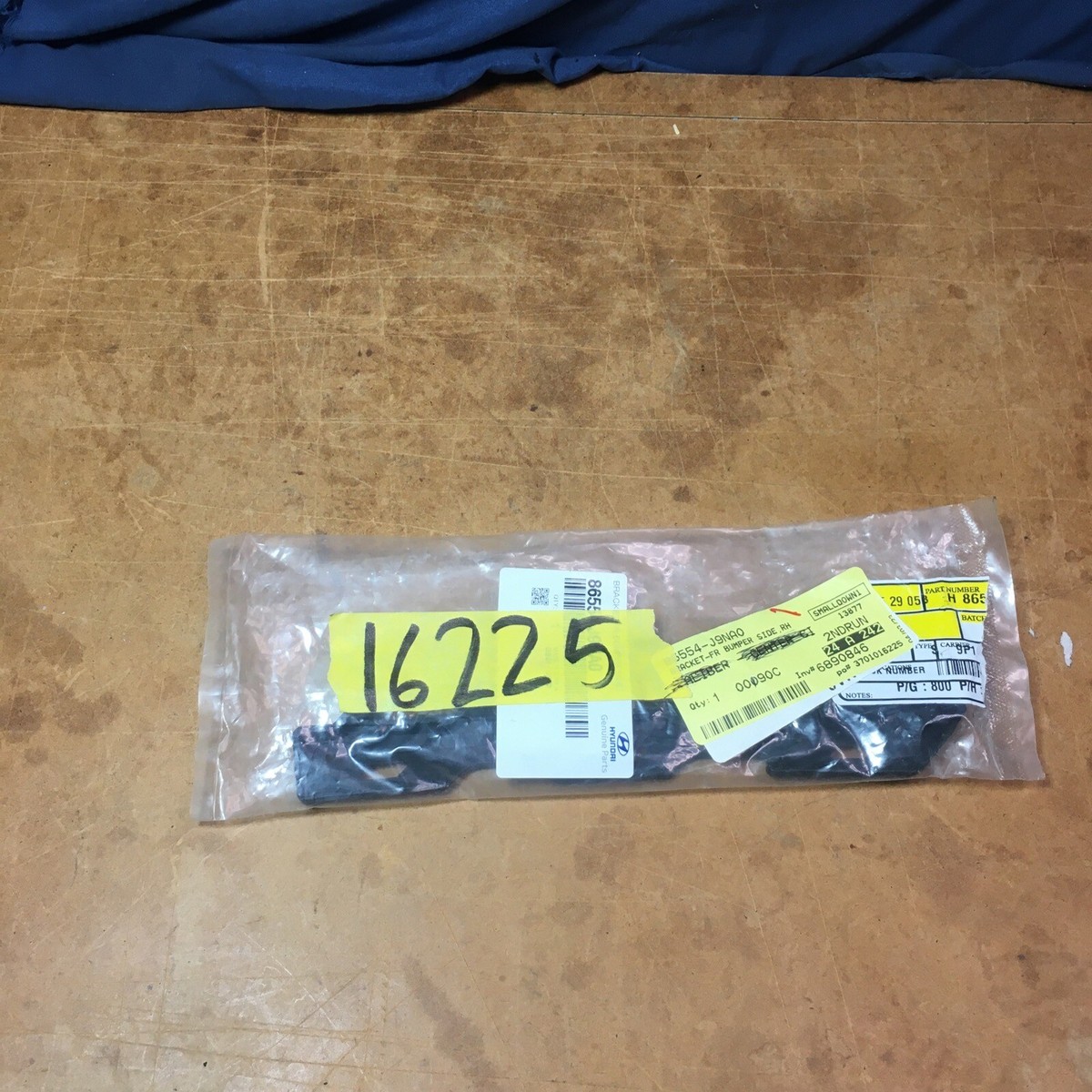 2022 - 2023 Hyundai kona Front Right Bumper Cover Bracket 86554