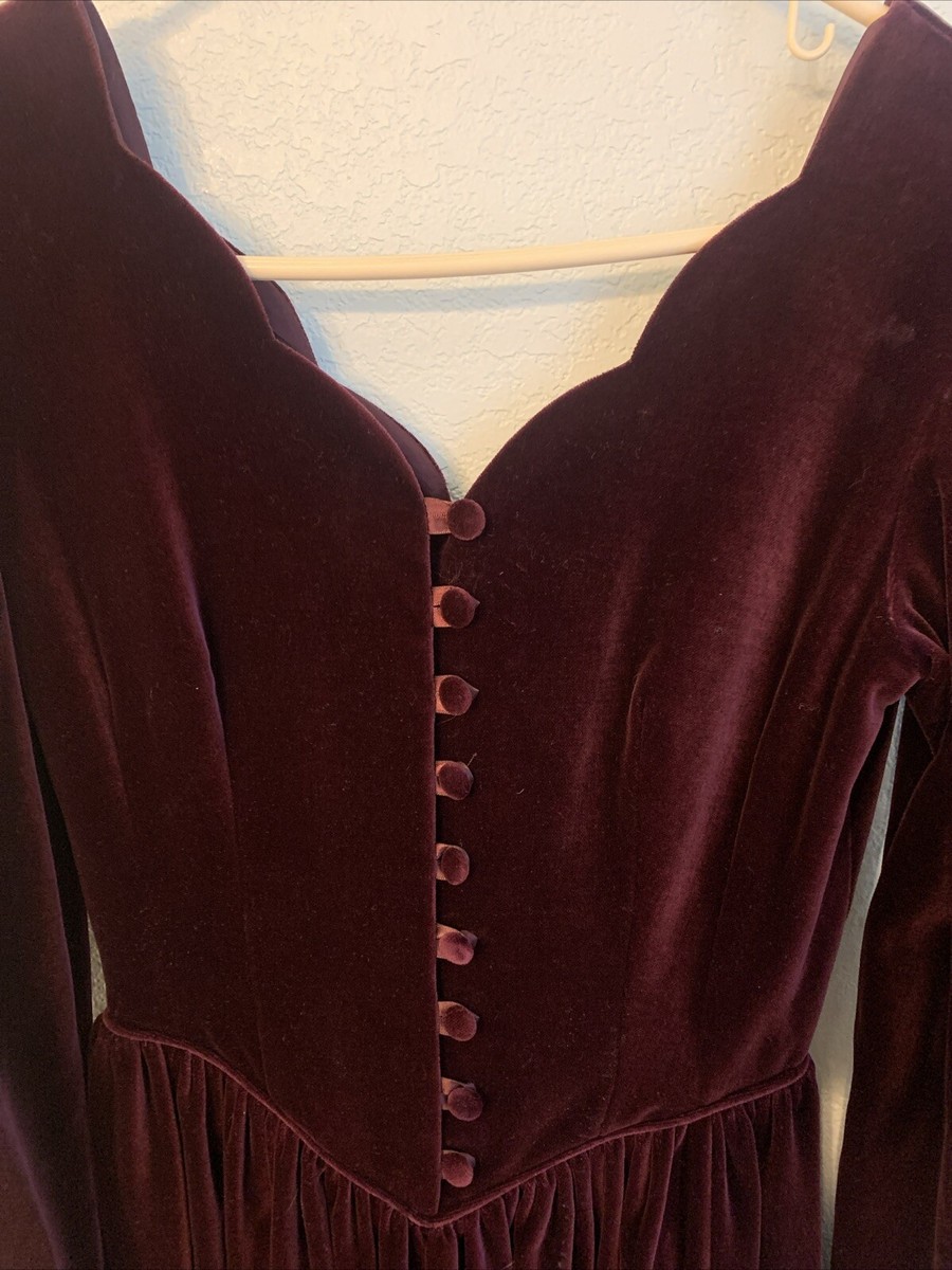 trashy diva red velvet dress NEW 1980s does 1940s plum purple velvet puff sleeve dress for Saks Fifth Avenue! Rich & soft deep jewel-toned plum purple velvet with teeny buttons up the front, 3/4 length puffed
