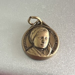 New  3/4 “ Round Gold Color Medal Of St Bernadette With Word Lourdes On Back