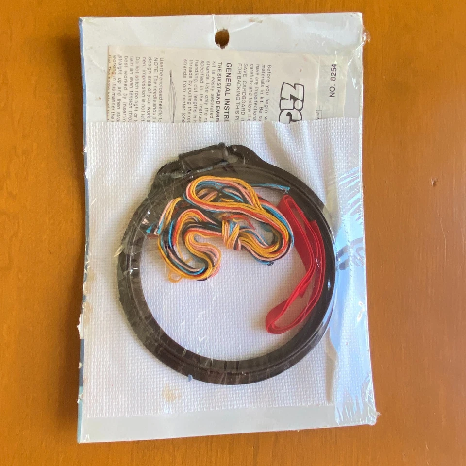 Vintage Ziggy Counted Cross Stitch Kit Hoop to Stitch 8254 - Image 4 of 4