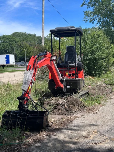 FREE SHIPPING NEW 2 Ton New Mini Excavator,  KUBOTA D902 Diesel Engine 16 hp - Picture 3 of 16