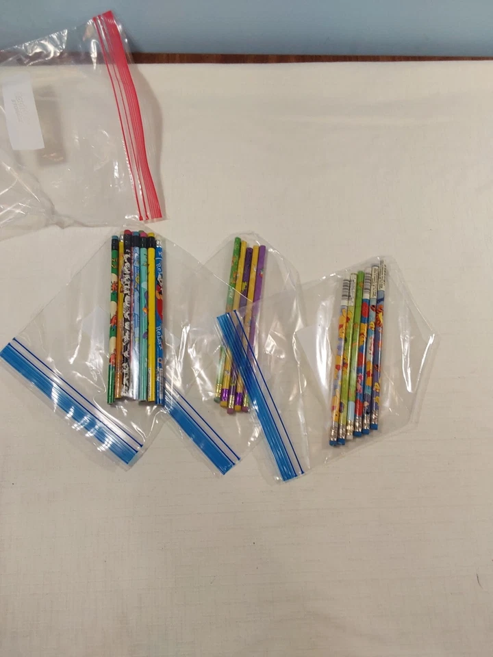 Lote de 21 lápices de dibujos animados para niños Disney nuevos rugrats sin afilar Winnie Looney Foto 3 de 4