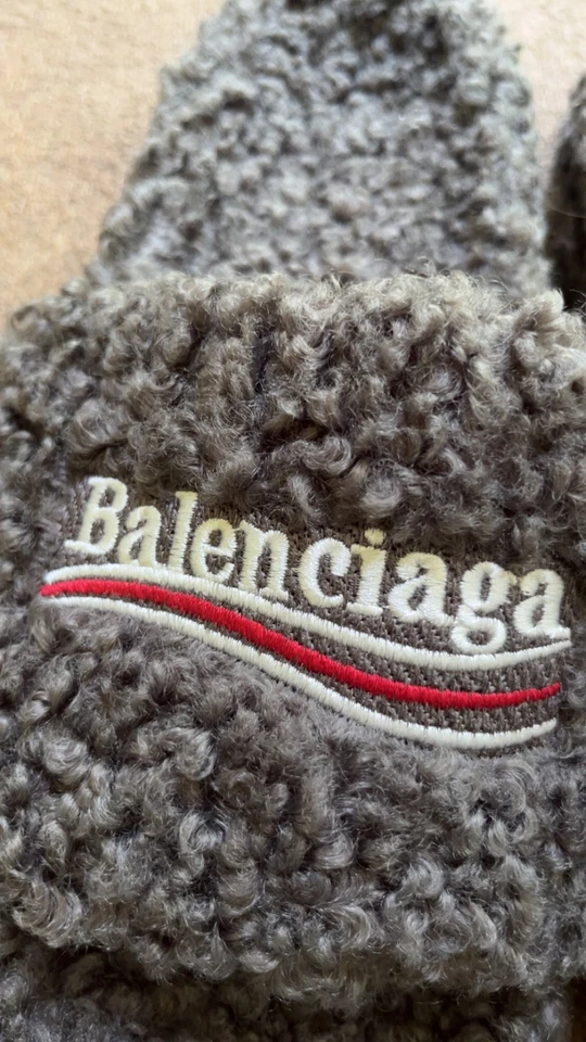 toboganes balenciaga Foto 2 de 3