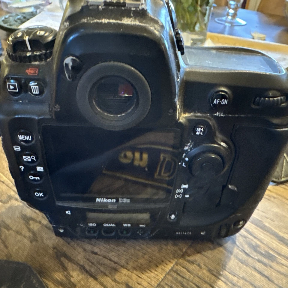 Nikon D3X 24.5 MP Digital SLR Camera Black (Body Only), photo 3 of 4